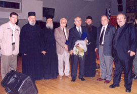 Ο Χρόνης Αηδονίδης μαζί με τον Μανώλη Χατζημάρκο και τους Θωμάδες Πατέρες του Αγίου Όρους.
